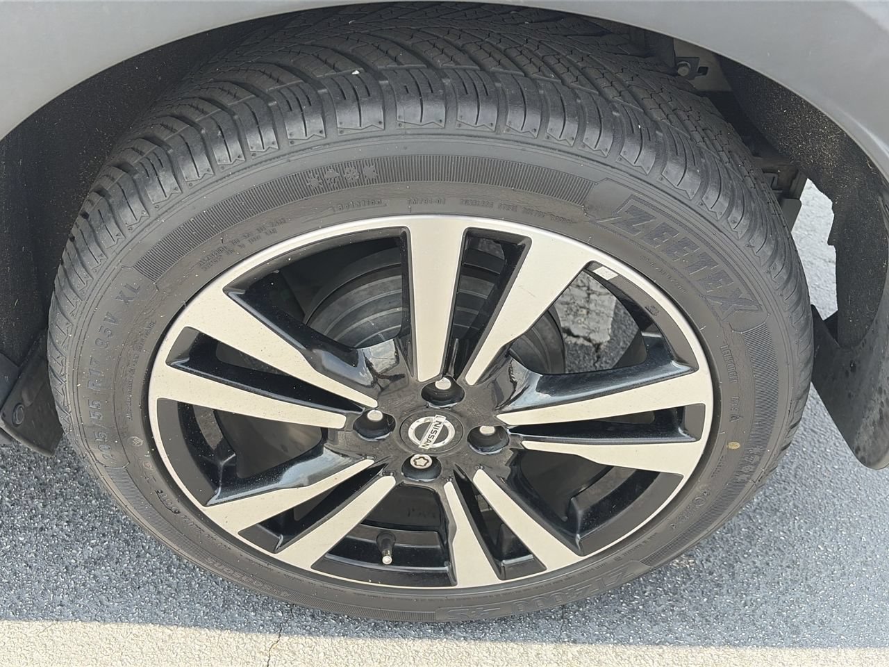 Used 2020 Nissan Kicks SV FWD image 27