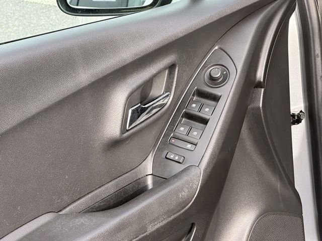 Used 2018 Chevrolet Trax LS image 17