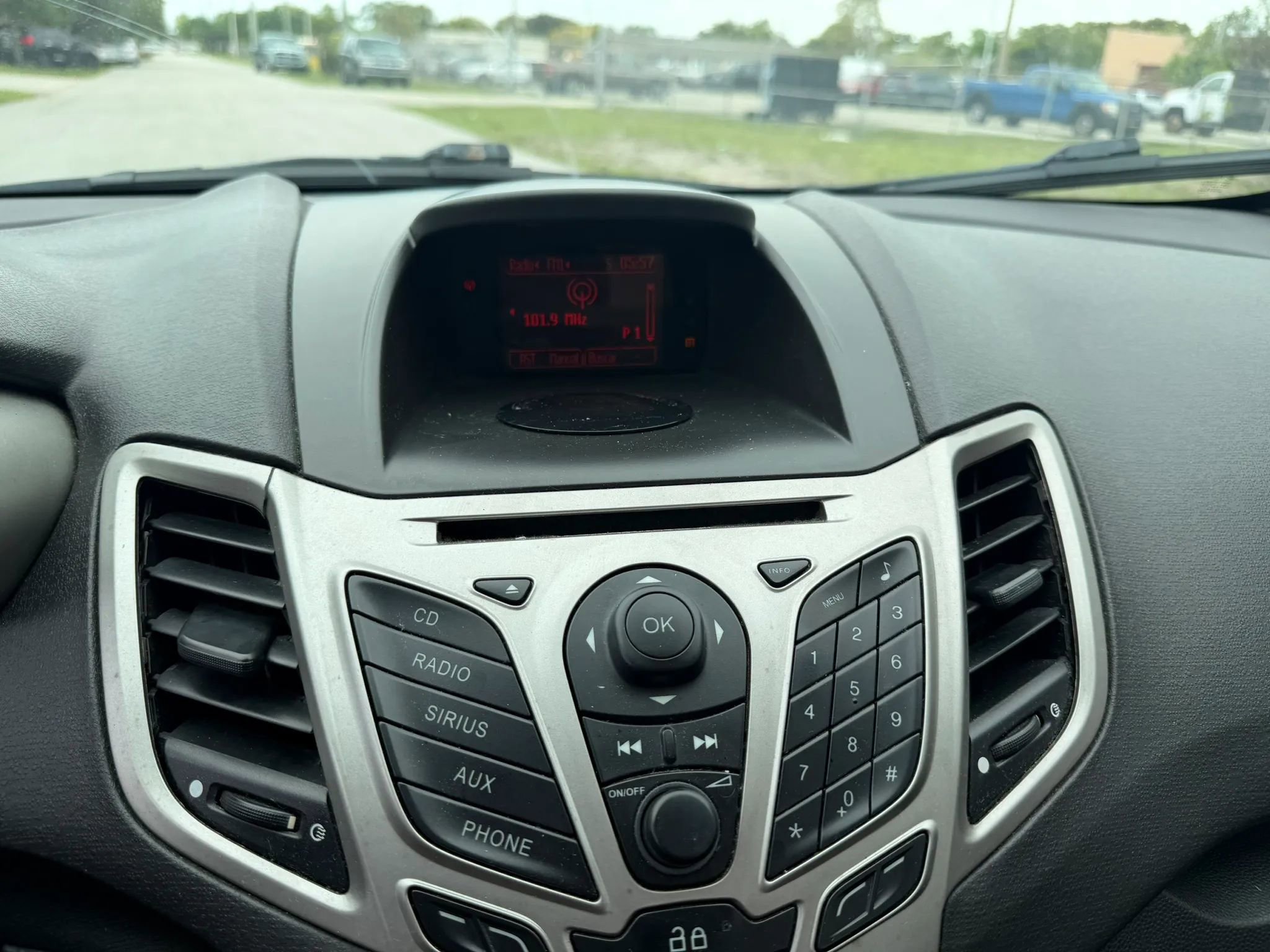 Used 2013 Ford Fiesta SE image 21