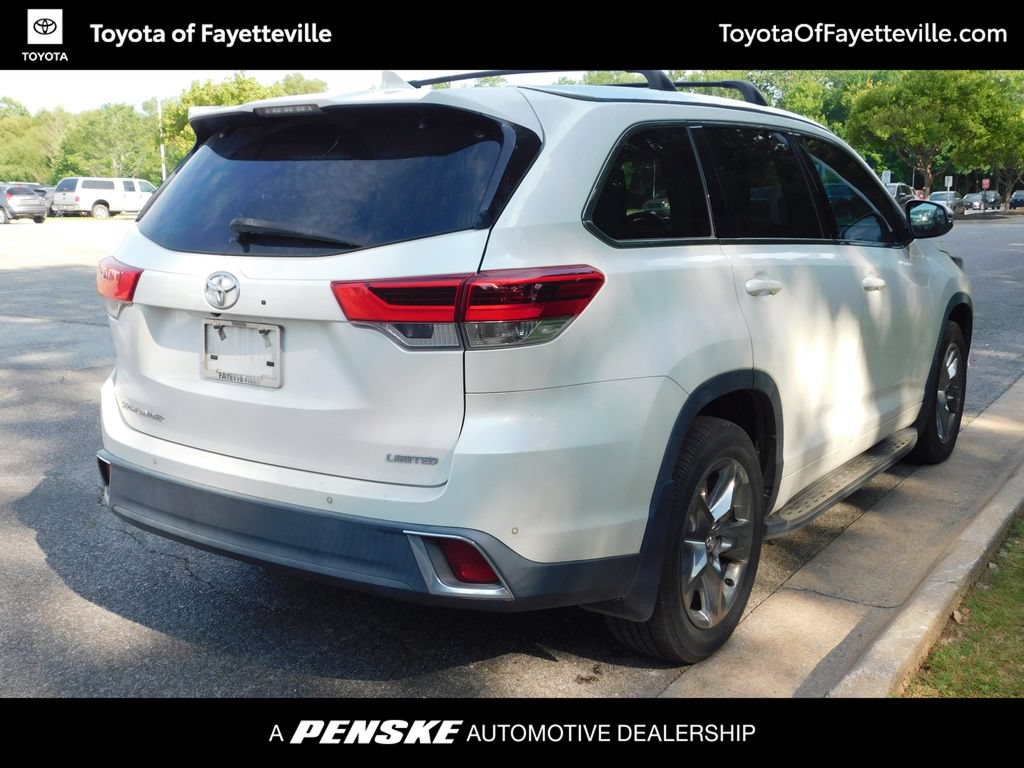 Used 2019 Toyota Highlander Limited Platinum FWD image 11