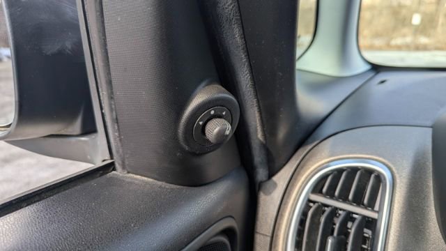 Used 2014 FIAT 500L Trekking w/ Popular Equipment Group image 31