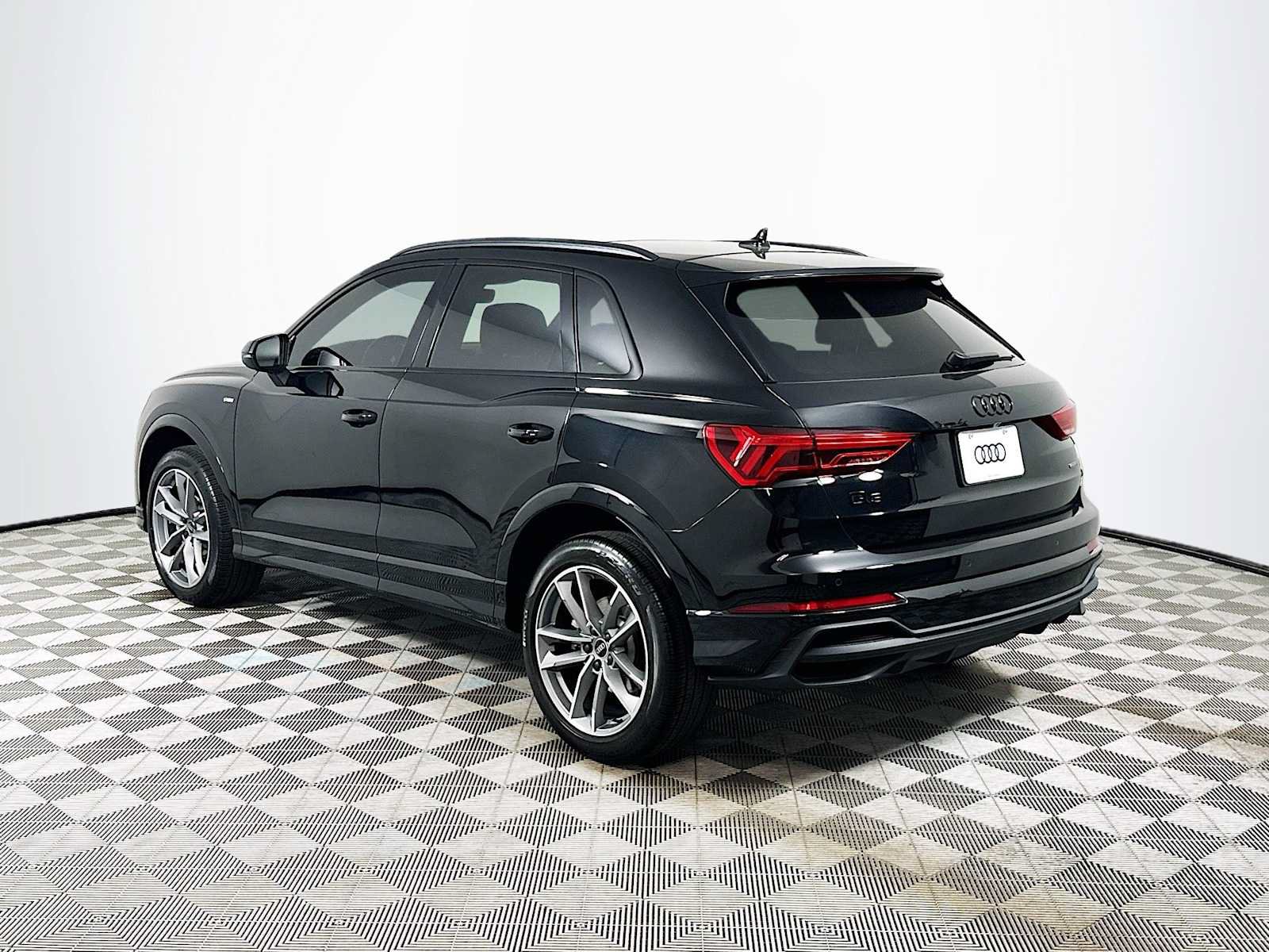 Certified 2024 Audi Q3 2.0T Premium w/ Convenience Package AWD/4WD image 5