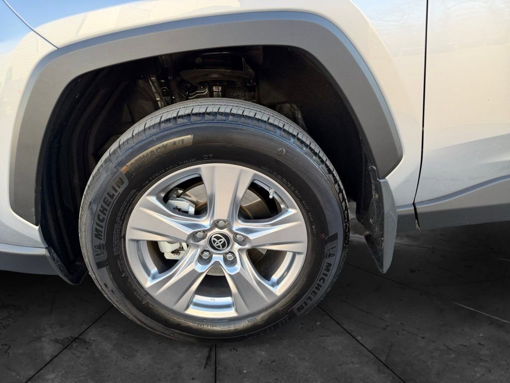 Used 2022 Toyota RAV4 LE image 17