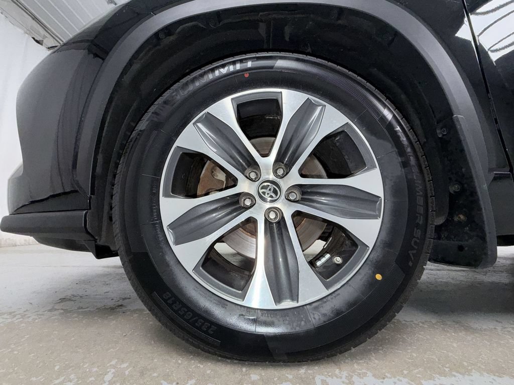 Certified 2024 Toyota Highlander XLE AWD/4WD image 15