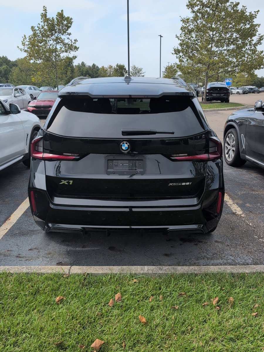 Used 2025 BMW X1 xDrive28i w/ Premium Package AWD/4WD image 3