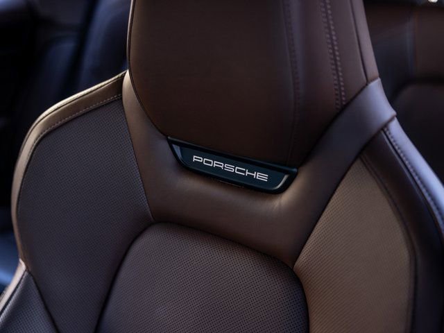 Certified 2025 Porsche Macan Electric RWD image 28