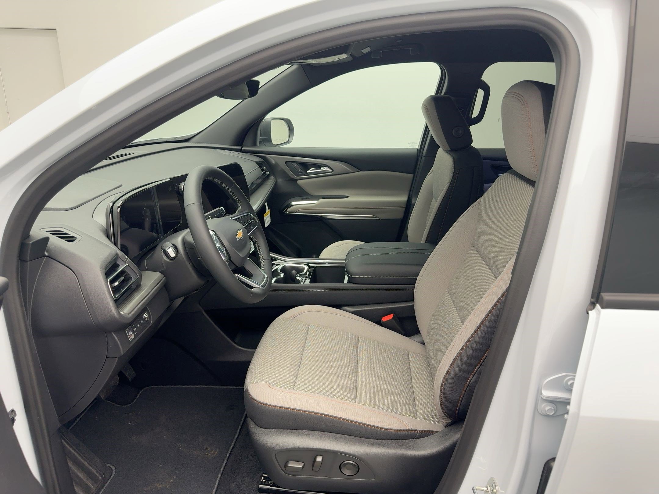 New 2026 Chevrolet Traverse LT w/ Driver Confidence Package image 5