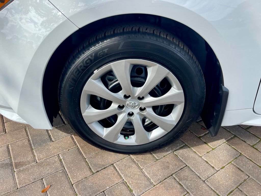 Used 2025 Toyota Corolla LE image 9