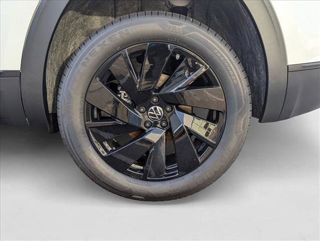 New 2026 Volkswagen Atlas Cross Sport SE image 9