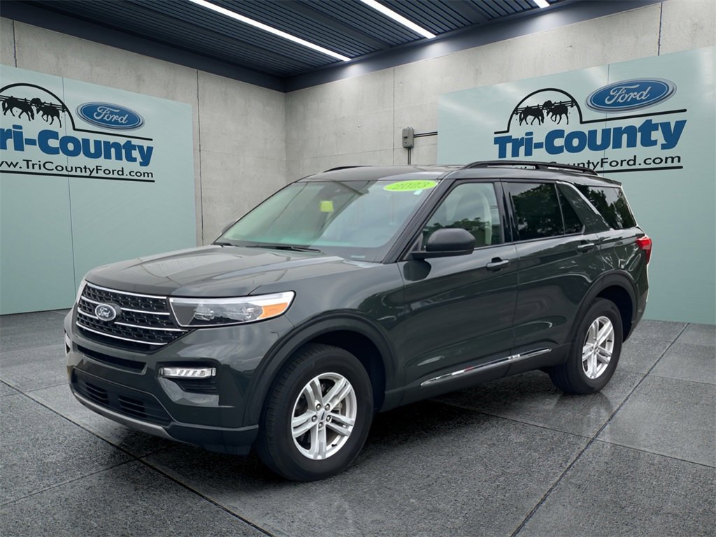 Used 2023 Ford Explorer XLT w/ Equipment Group 202A image 3
