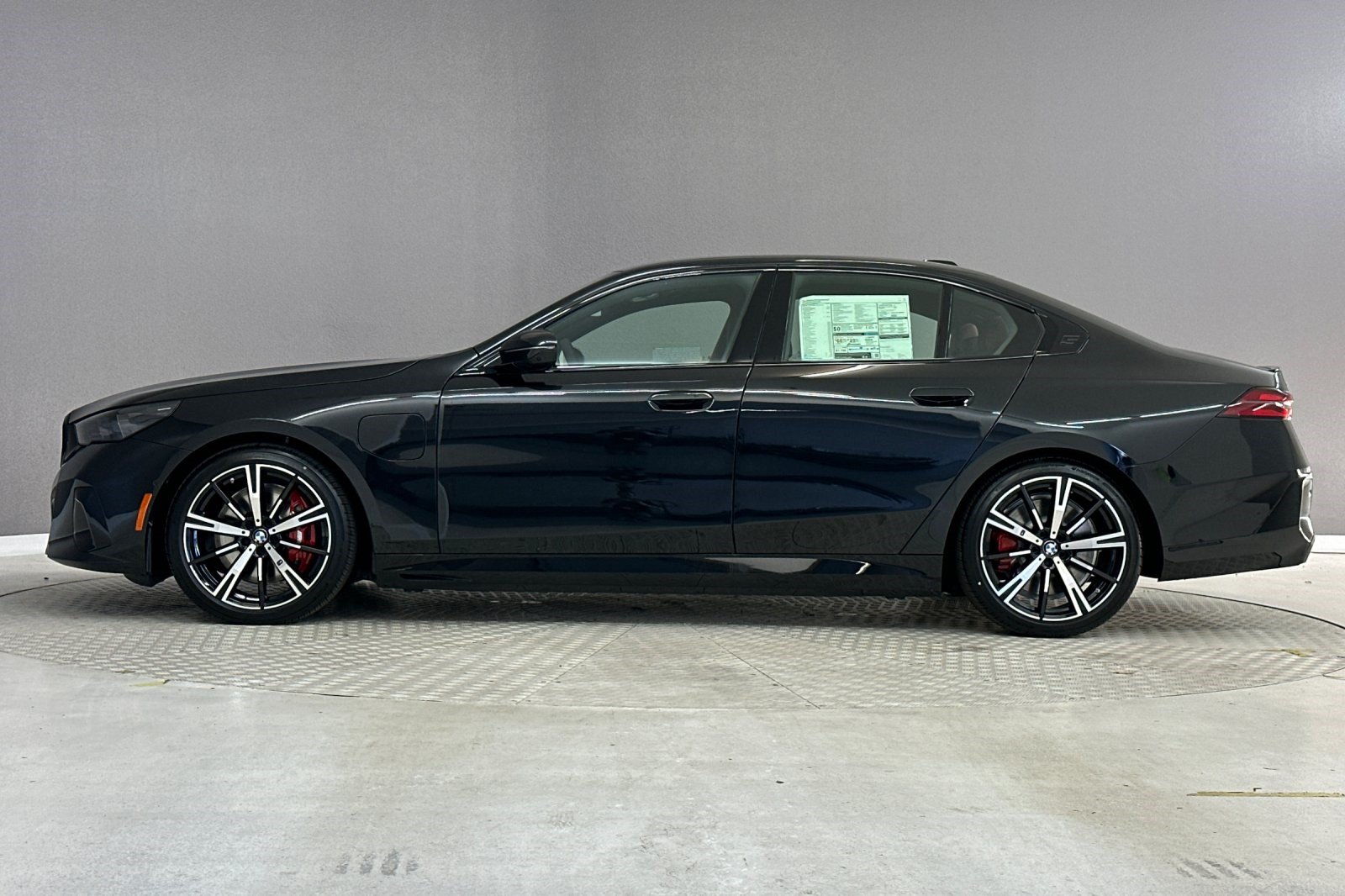New 2027 BMW 550e xDrive AWD/4WD image 2