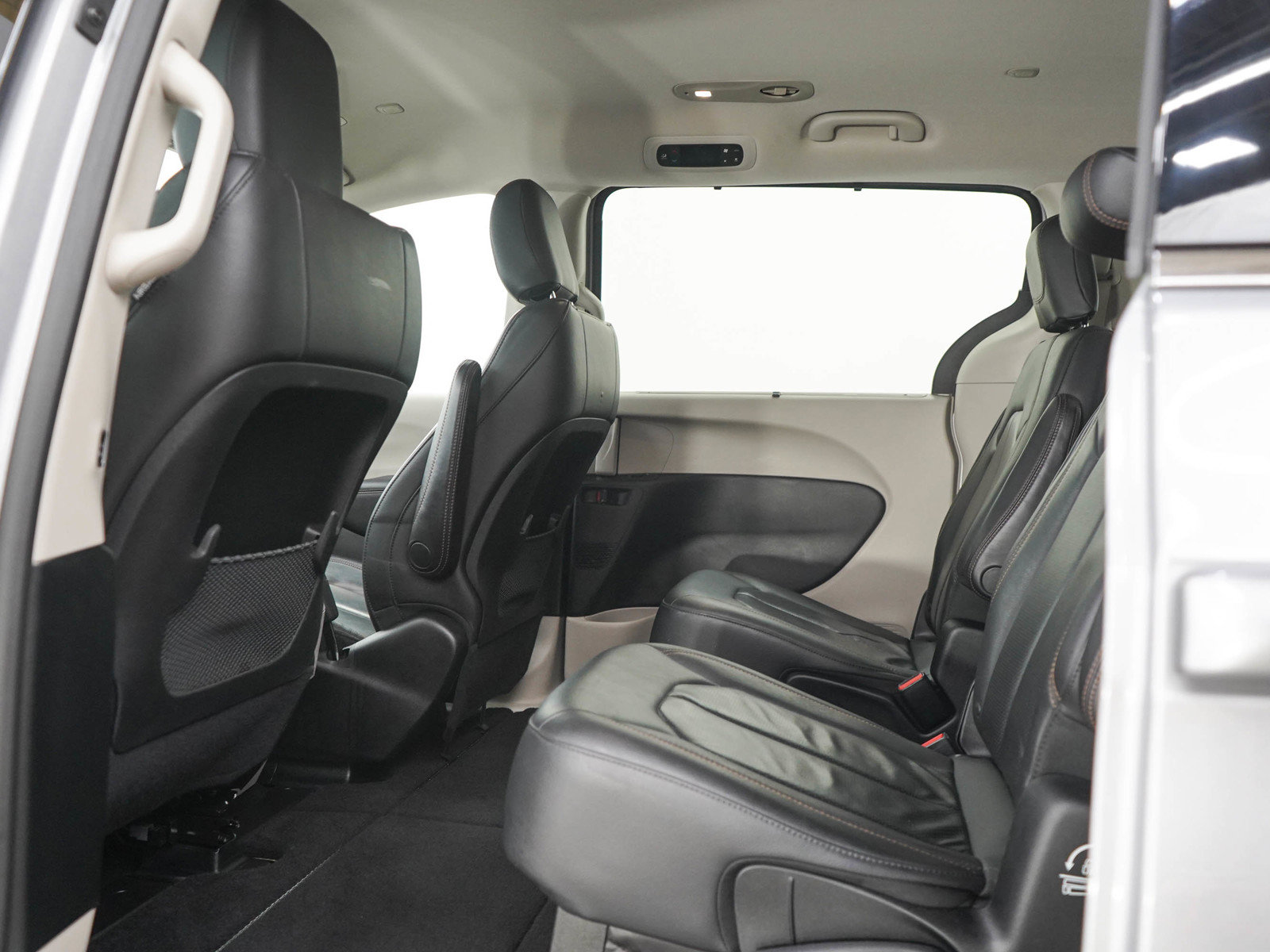 Used 2018 Chrysler Pacifica Touring-L FWD image 20