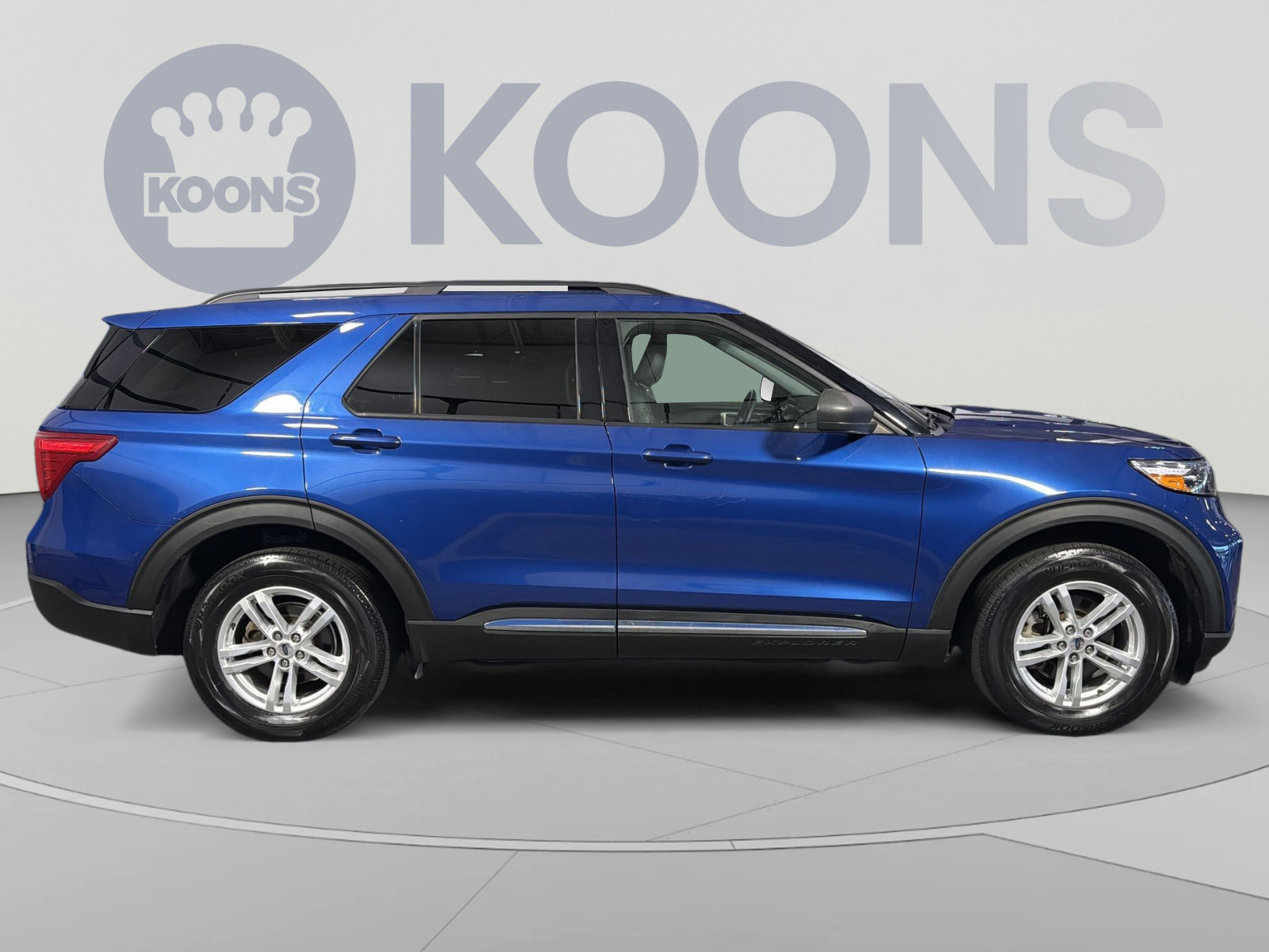 Used 2022 Ford Explorer XLT w/ Equipment Group 202A AWD/4WD image 8