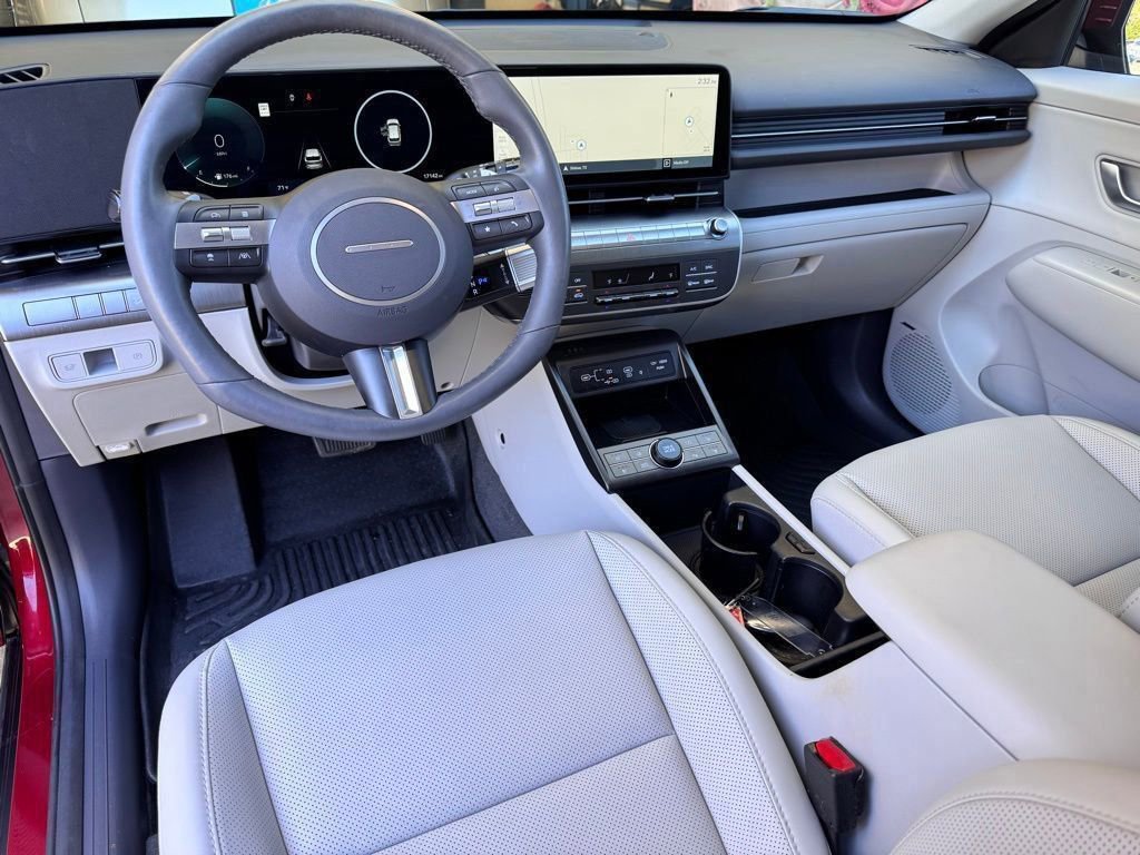 Used 2025 Hyundai Kona Limited image 2