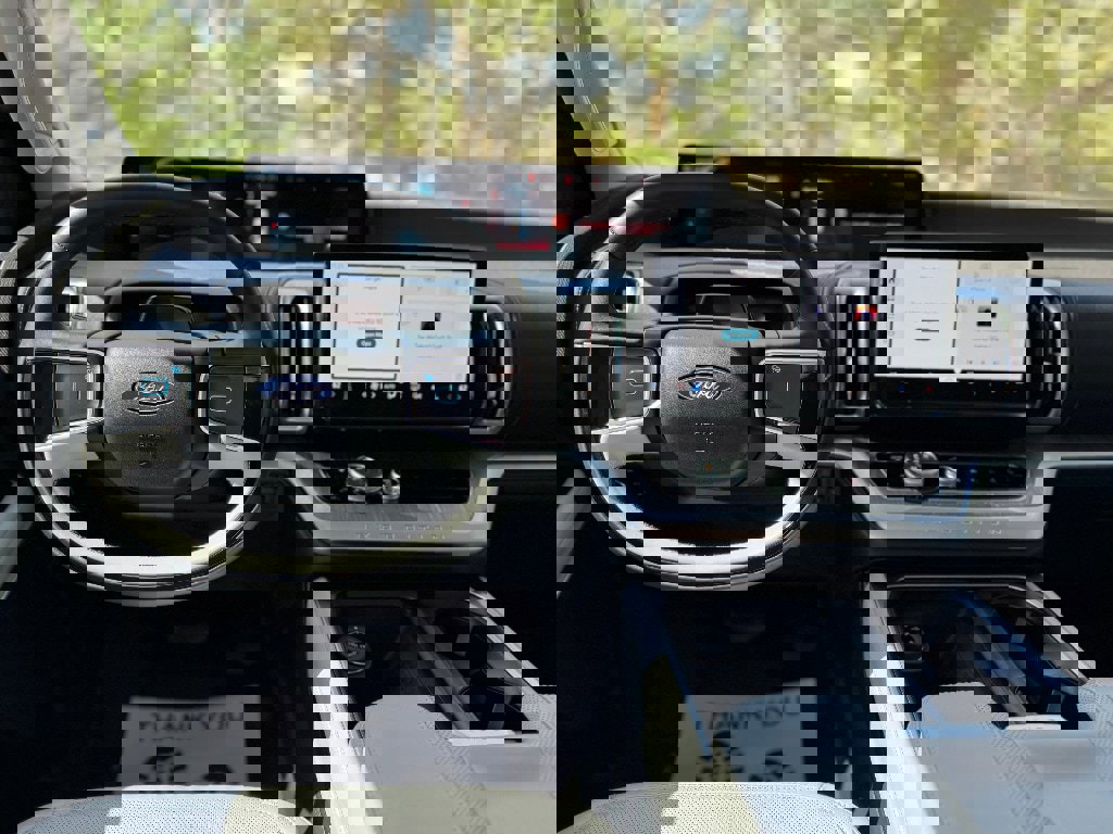 Used 2025 Ford Expedition Max Platinum w/ Platinum Ultimate Package AWD/4WD image 18