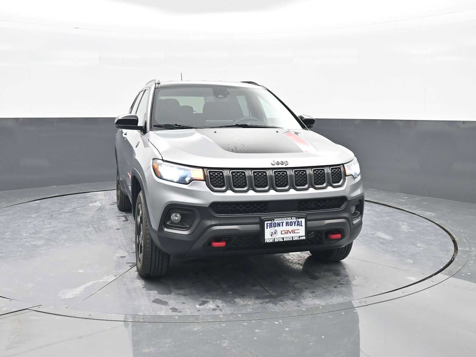 Used 2023 Jeep Compass Trailhawk image 2