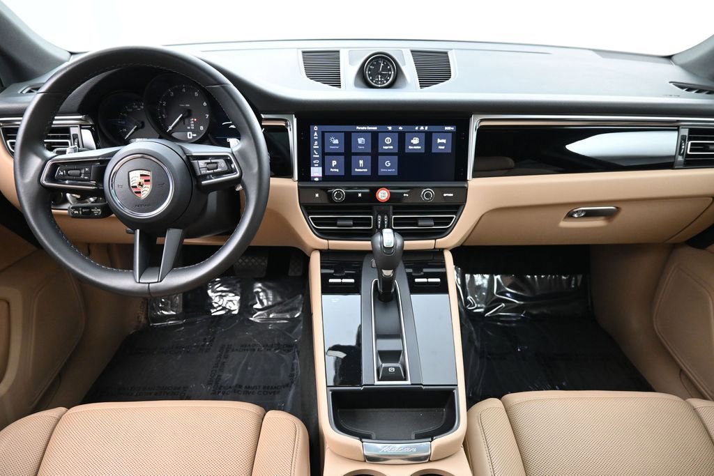 Certified 2023 Porsche Macan Turbo AWD/4WD image 6