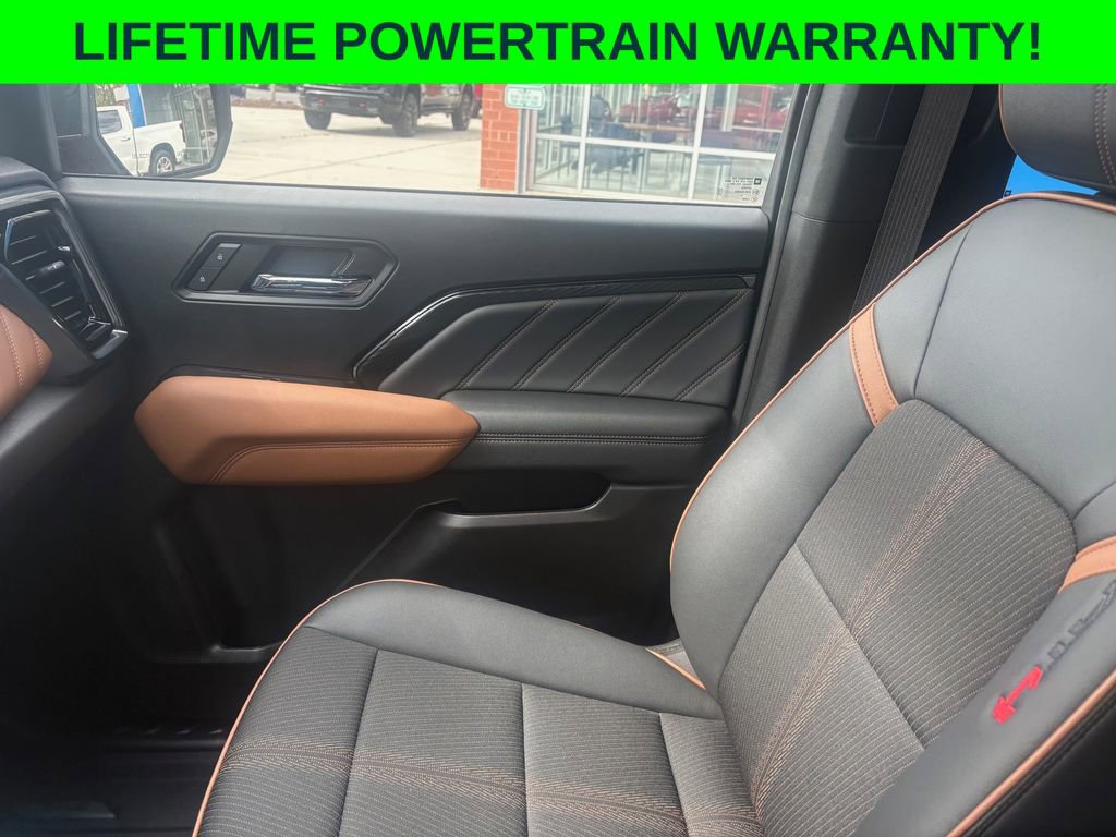 Used 2024 GMC Canyon AT4 w/ Technology Package image 12