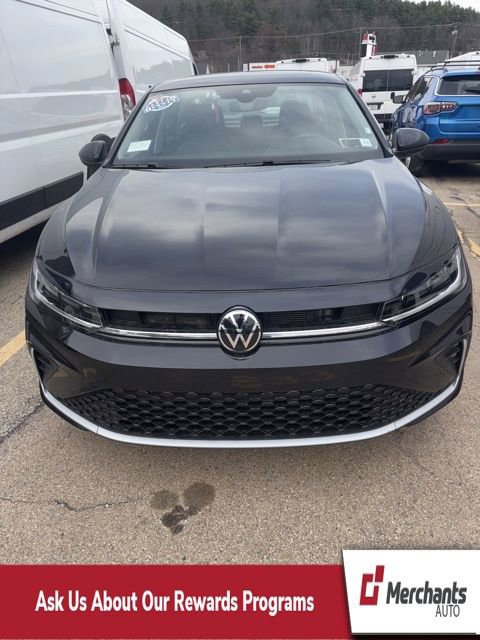 Used 2025 Volkswagen Jetta SE image 1