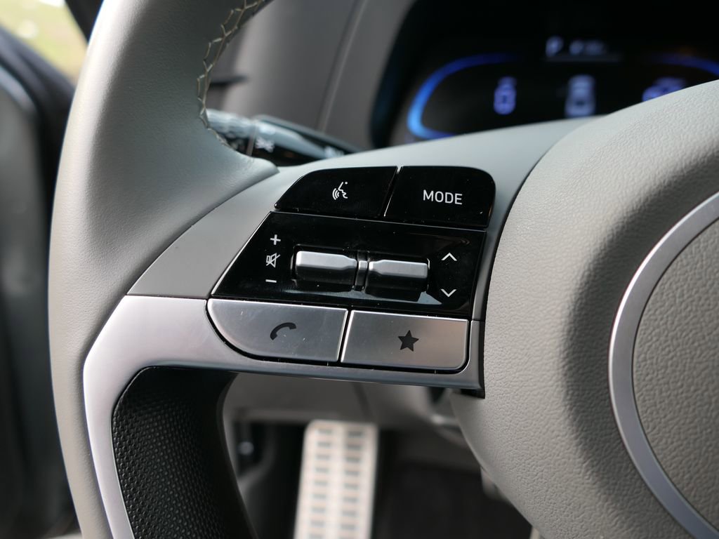 Certified 2025 Hyundai Elantra Sport image 13