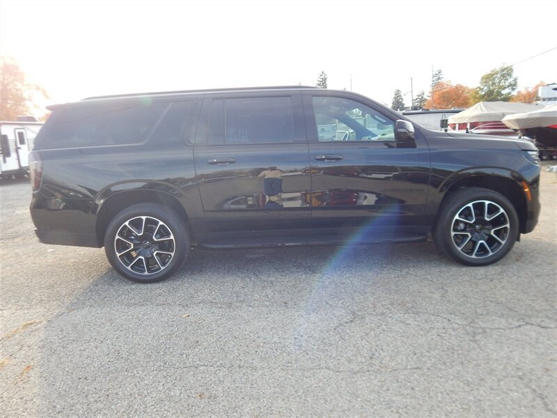 Used 2026 Chevrolet Suburban RST w/ RST Capability Package AWD/4WD image 7