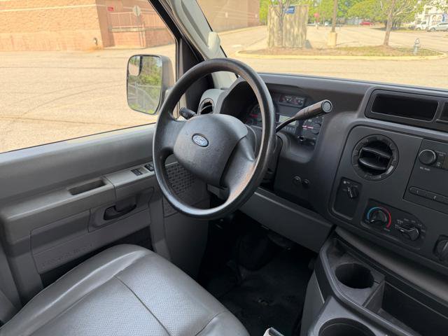 Used 2014 Ford E-250 and Econoline 250 w/ Power Group RWD image 11