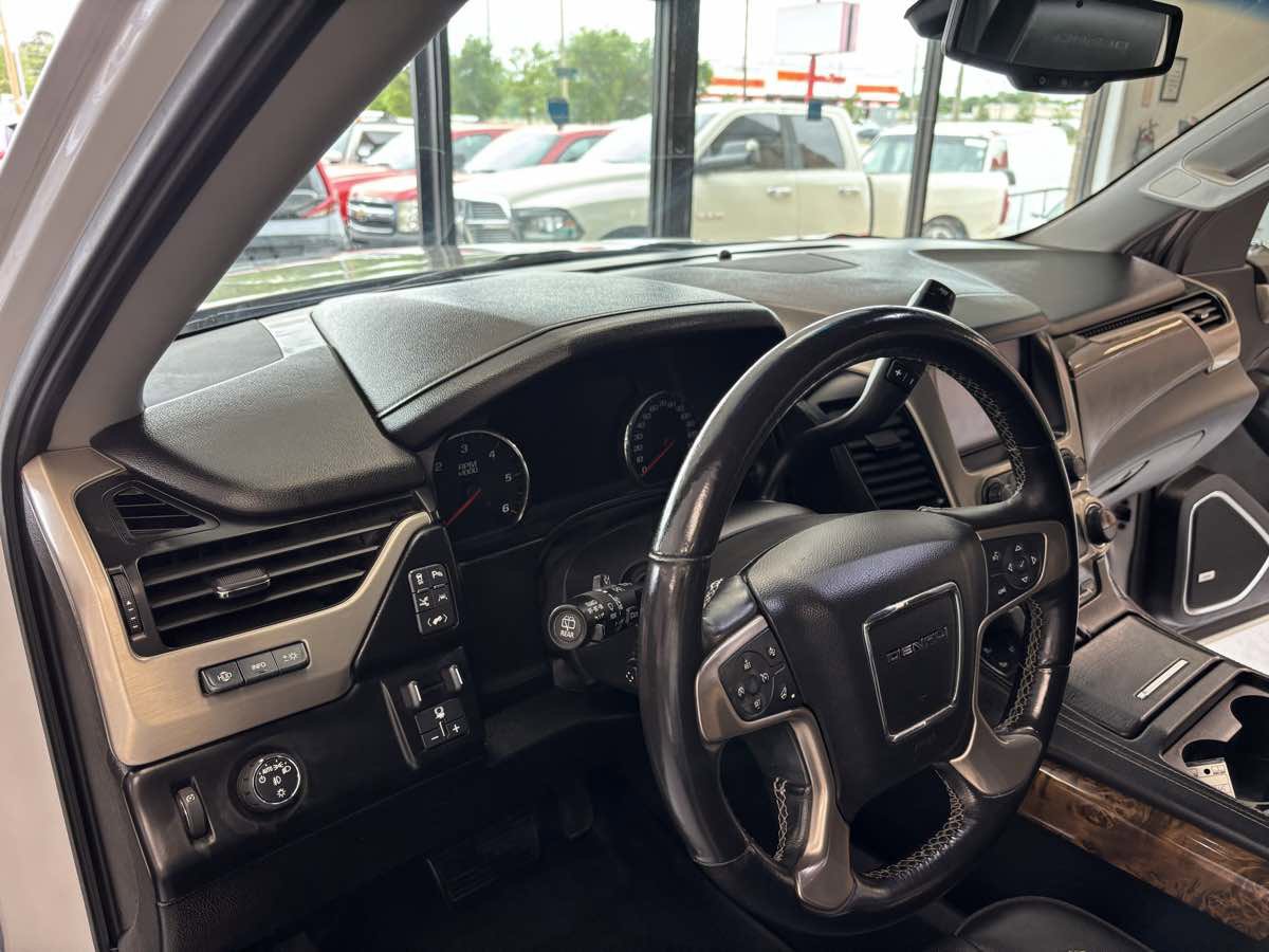 Used 2016 GMC Yukon XL Denali w/ Open Road Package RWD image 13