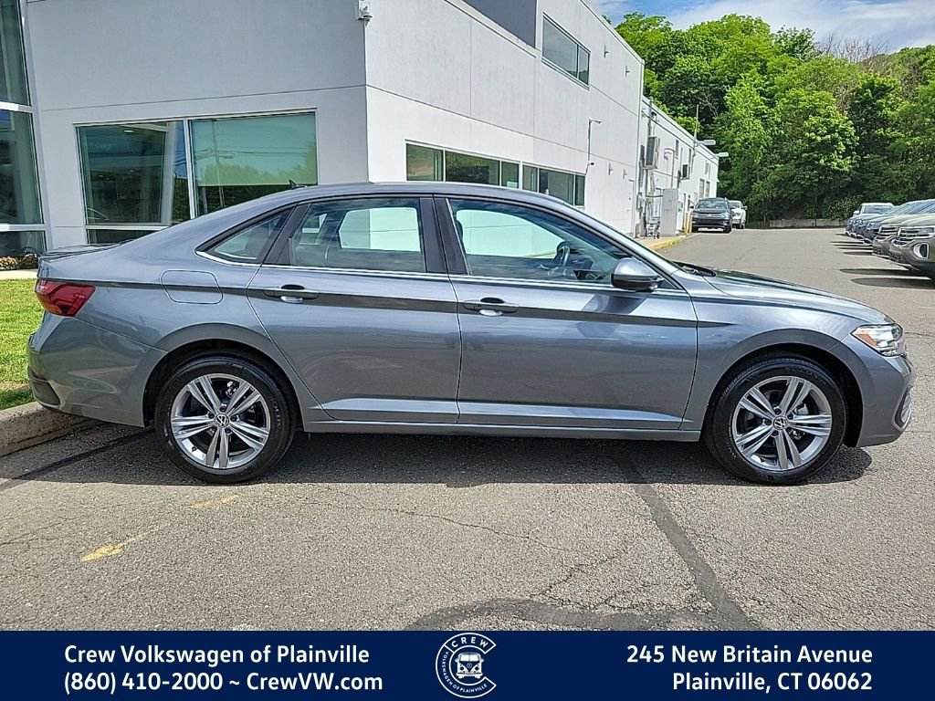 Certified 2024 Volkswagen Jetta SE FWD image 33
