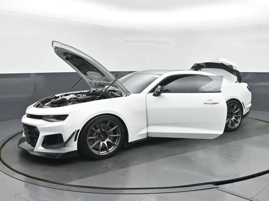 Used 2019 Chevrolet Camaro ZL1 RWD image 34