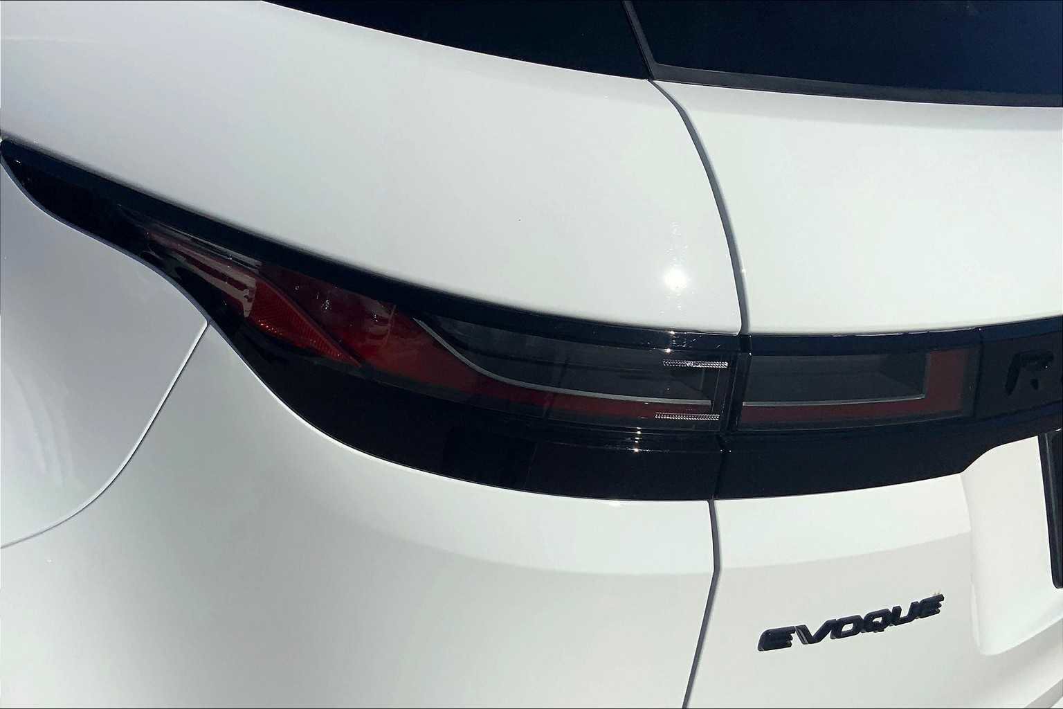 Used 2025 Land Rover Range Rover Evoque Dynamic SE image 27