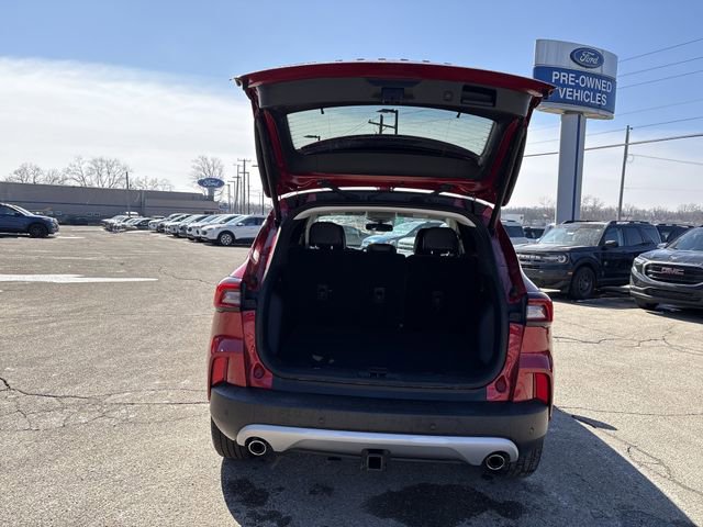 Certified 2023 Ford Escape Platinum w/ Class II Trailer Tow Package AWD/4WD image 16