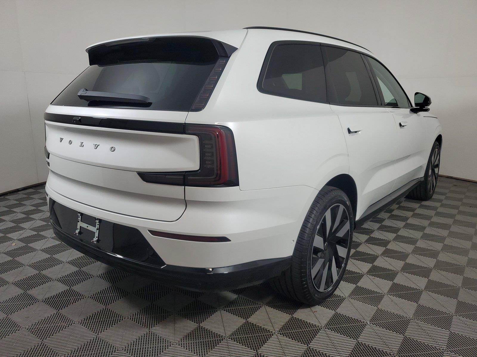 Certified 2025 Volvo EX90 Plus AWD/4WD image 7