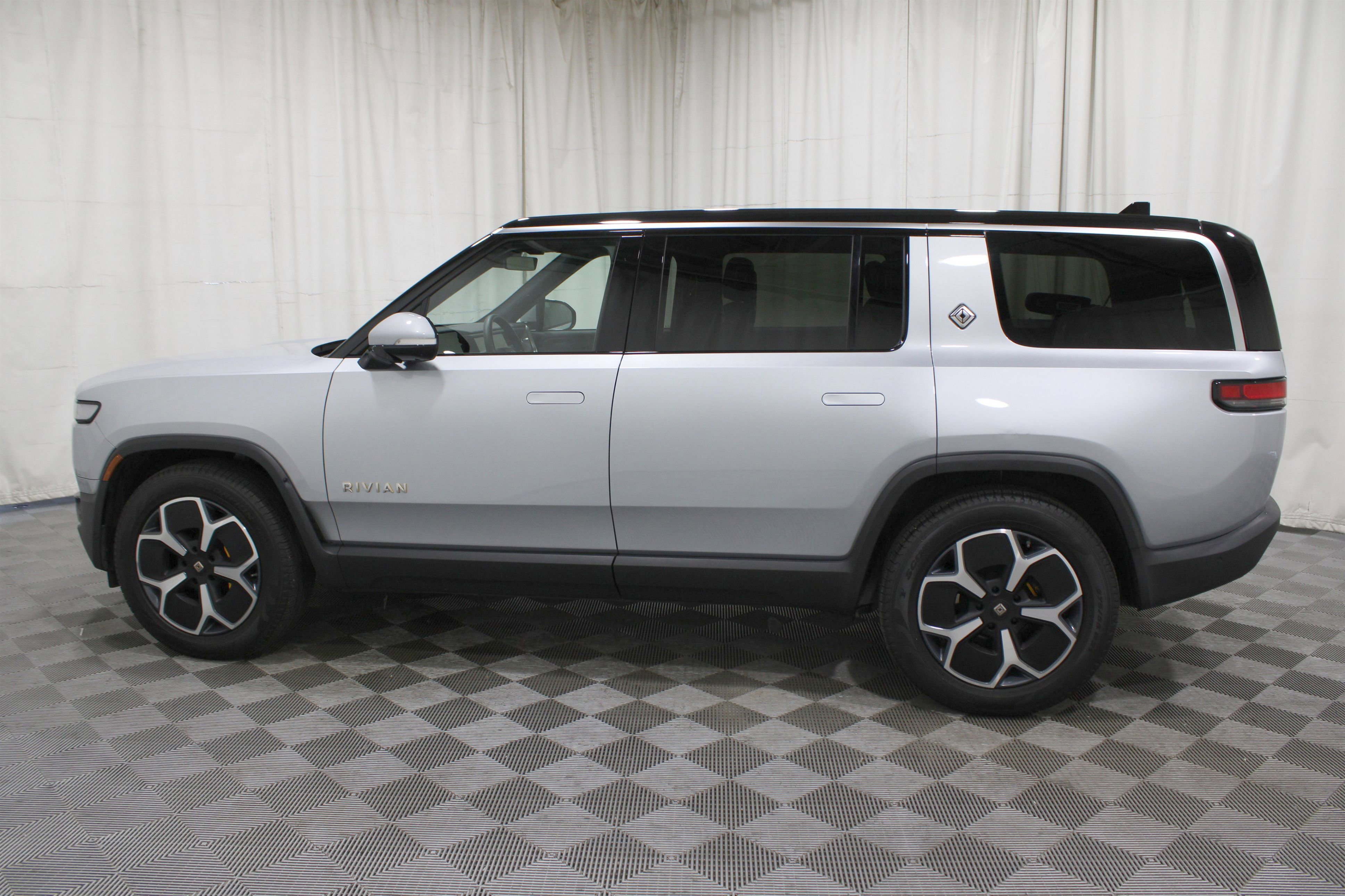 Used 2023 Rivian R1S Adventure image 31