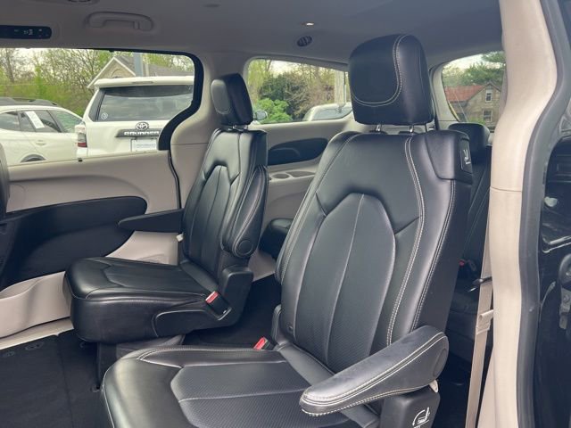 Used 2024 Chrysler Pacifica Touring-L FWD image 18