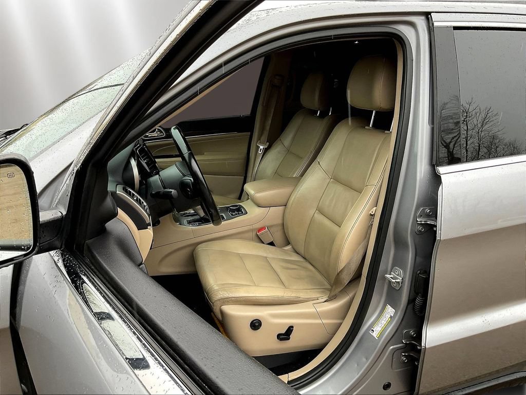 Used 2020 Jeep Grand Cherokee Limited AWD/4WD image 21