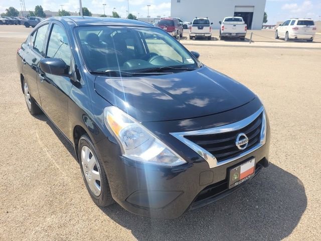 Used 2018 Nissan Versa S FWD image 4