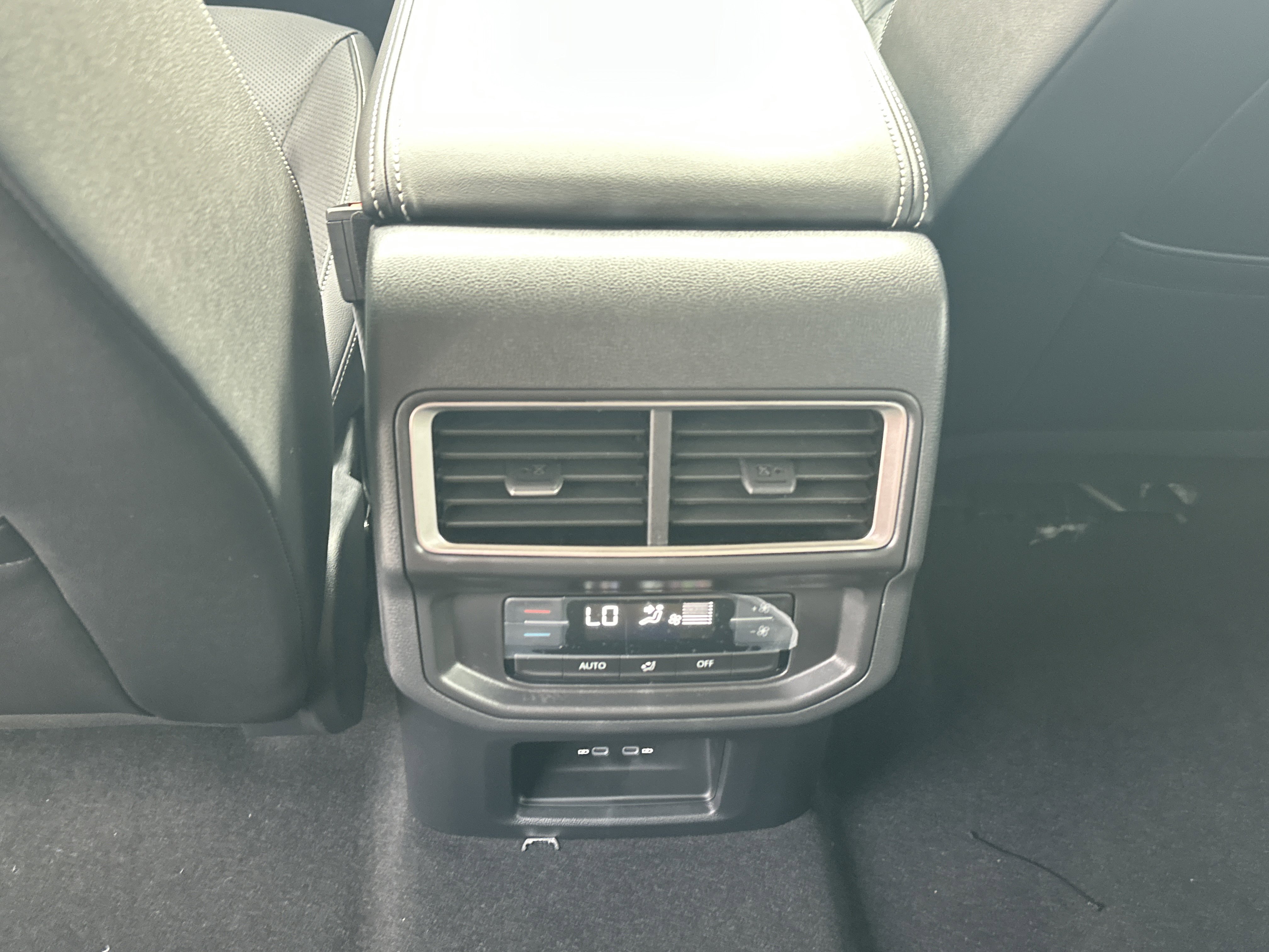 New 2026 Volkswagen Atlas SE image 13