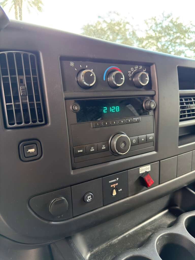 Used 2011 Chevrolet Express 2500 image 16