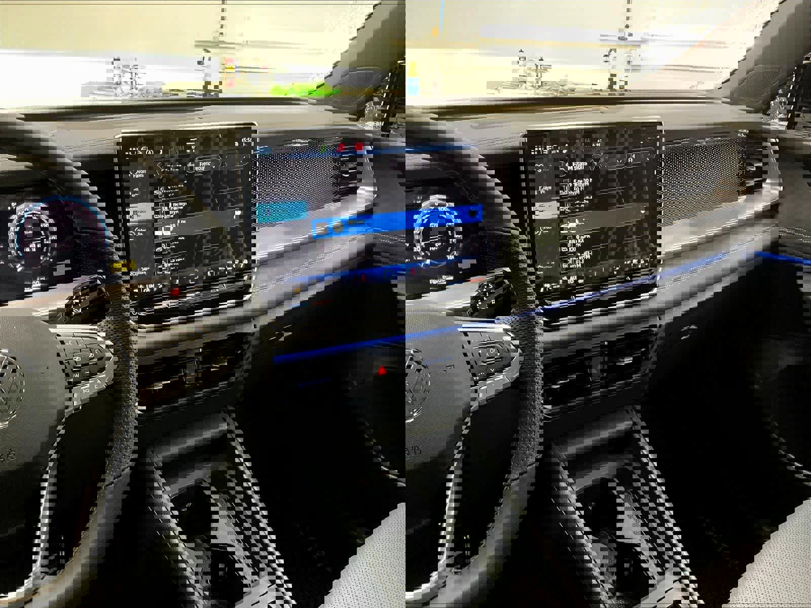 New 2026 Volkswagen Tiguan SE R-Line image 9