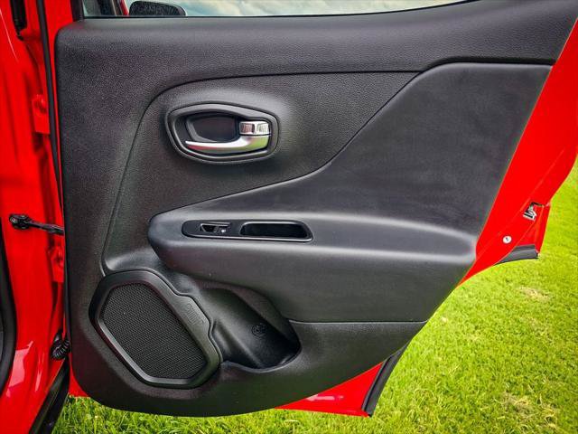 Certified 2022 Jeep Renegade Limited AWD/4WD image 40