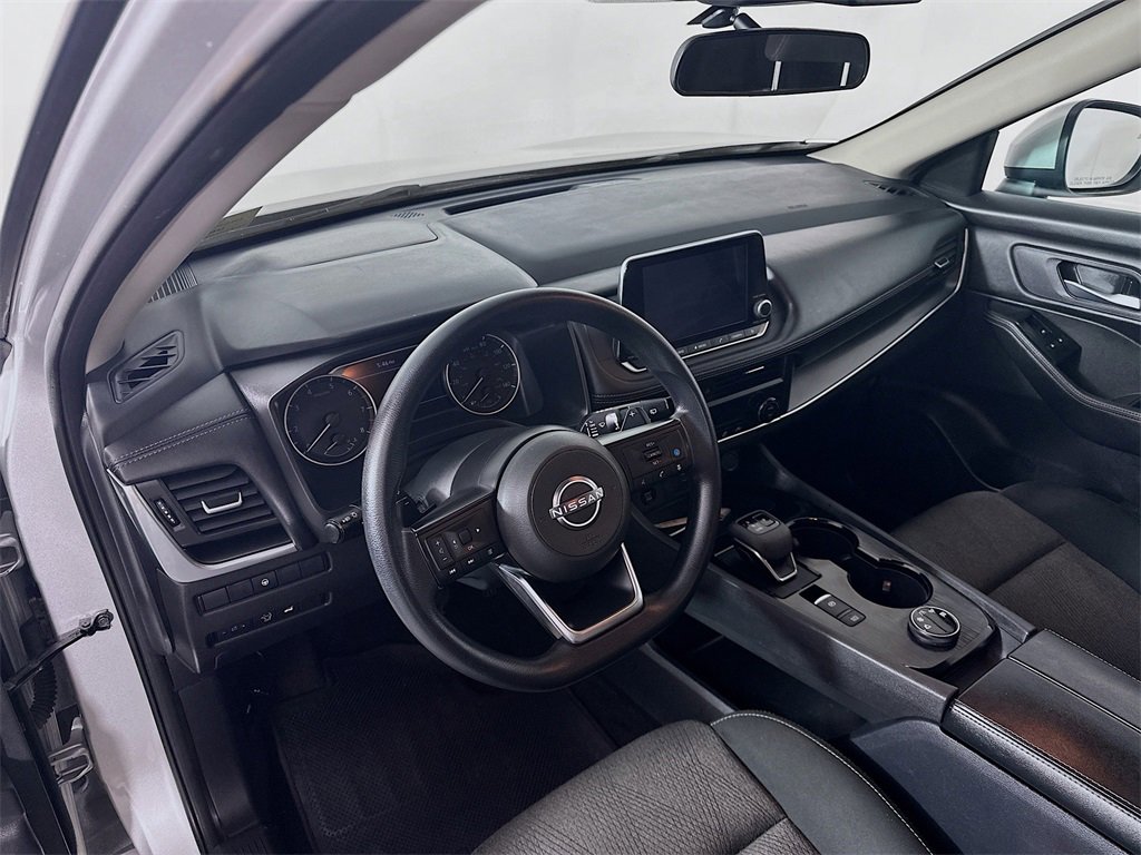 Used 2024 Nissan Rogue SV image 30