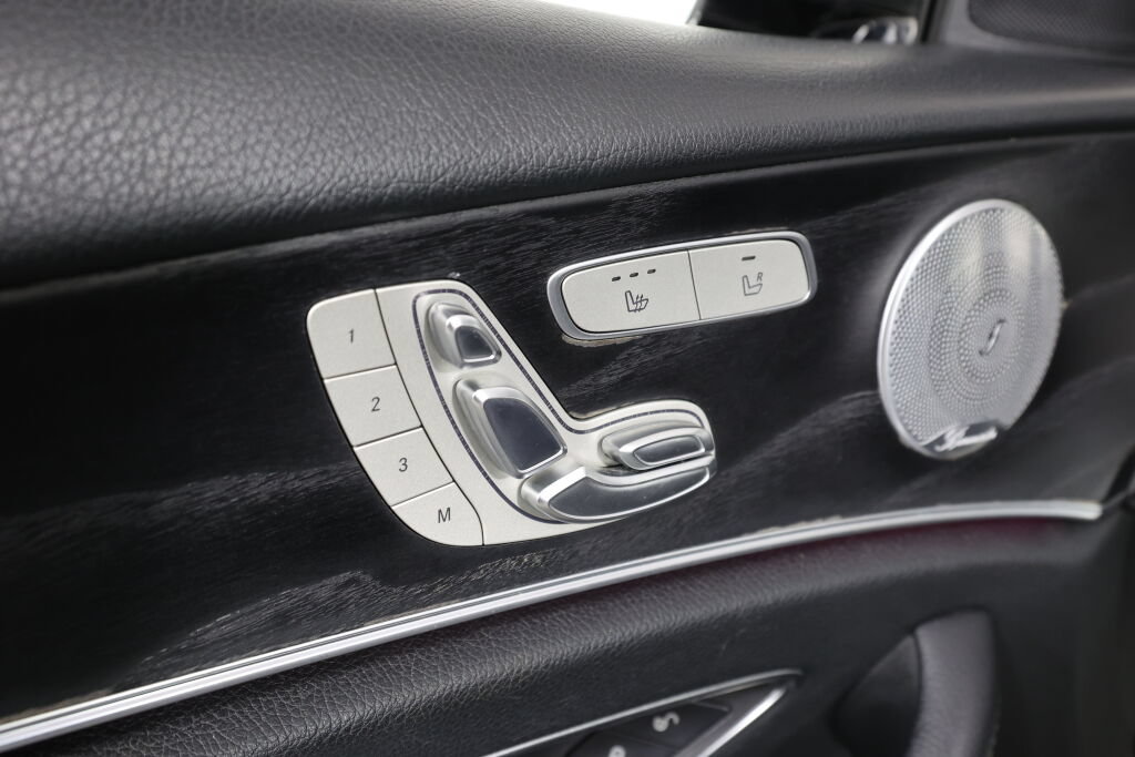 Used 2019 Mercedes-Benz E 300 4MATIC image 32