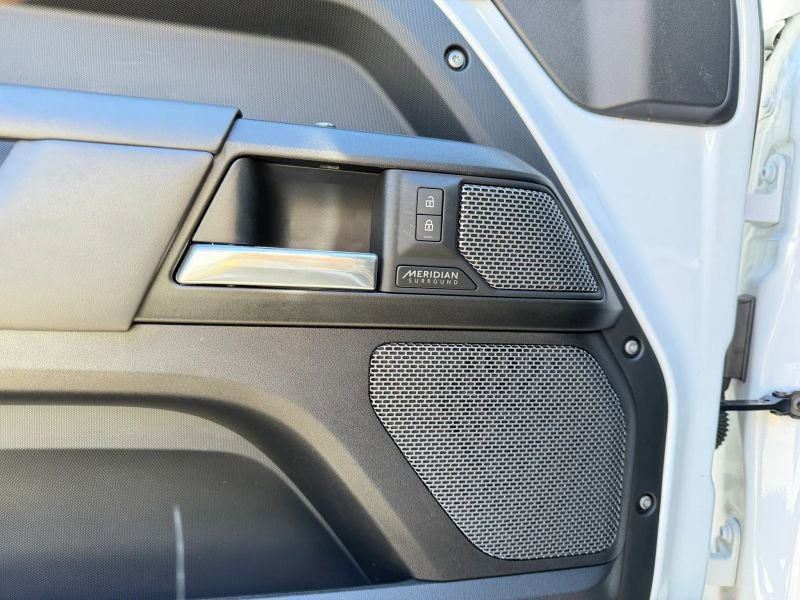 Used 2023 Land Rover Defender 90 V8 image 10