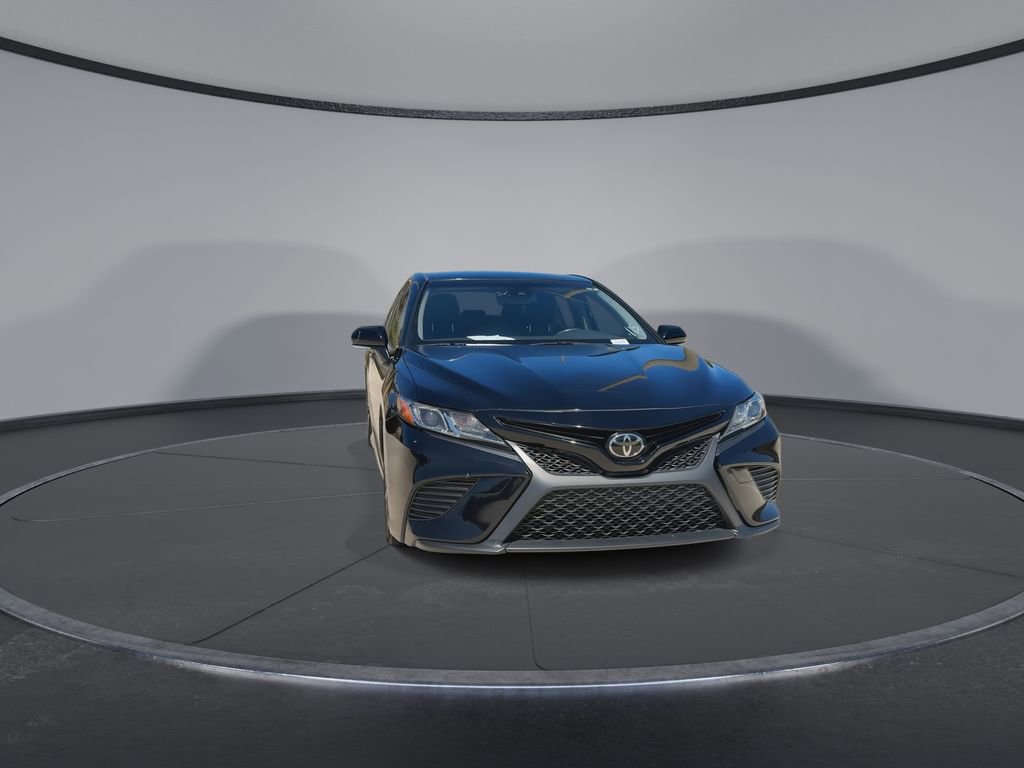 Used 2018 Toyota Camry SE w/ Convenience Package image 3