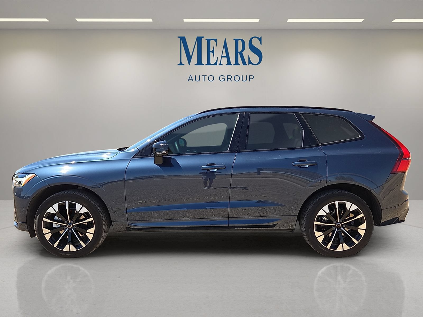 New 2026 Volvo XC60 B5 Plus w/ Protection Package Premier AWD/4WD image 2