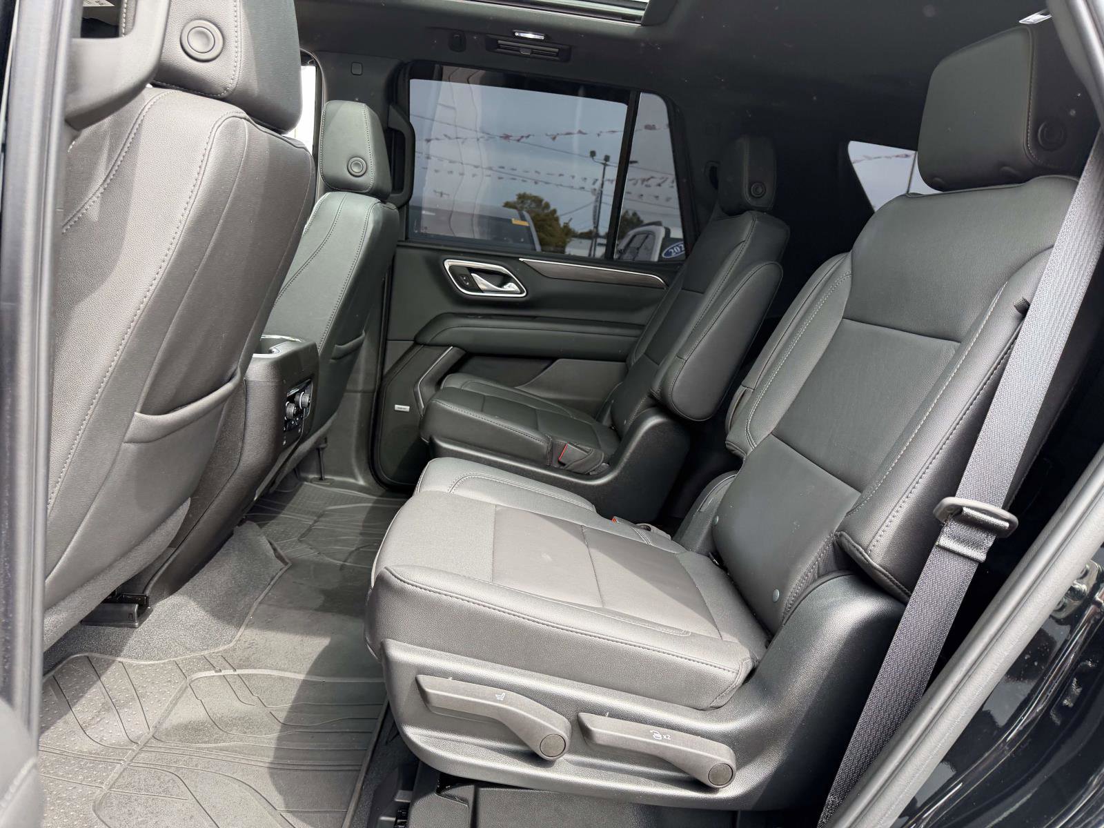 Certified 2023 Chevrolet Tahoe Z71 w/ Luxury Package AWD/4WD image 15