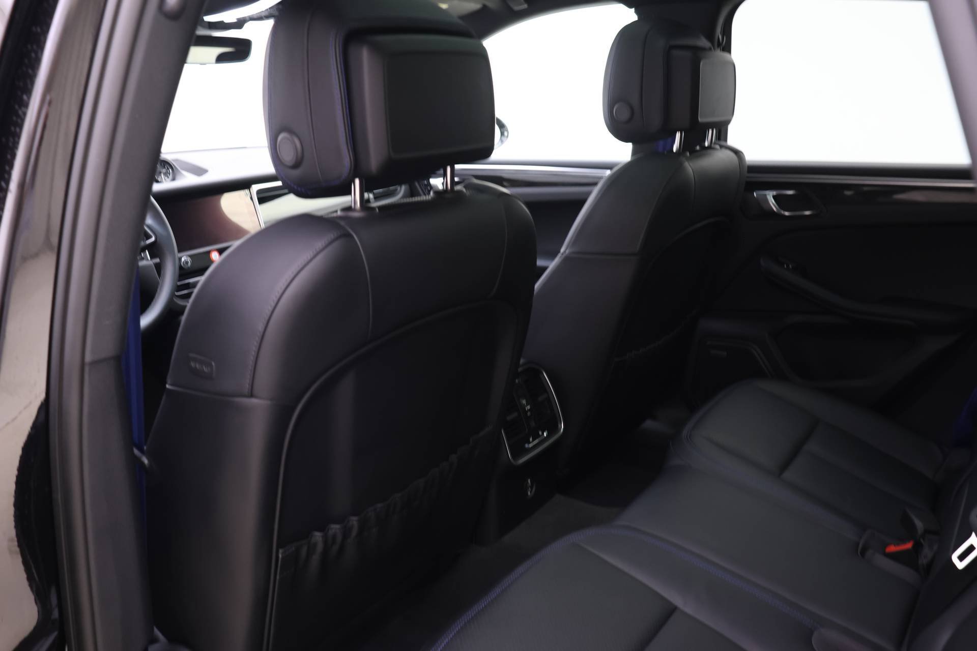 Used 2025 Porsche Macan image 17