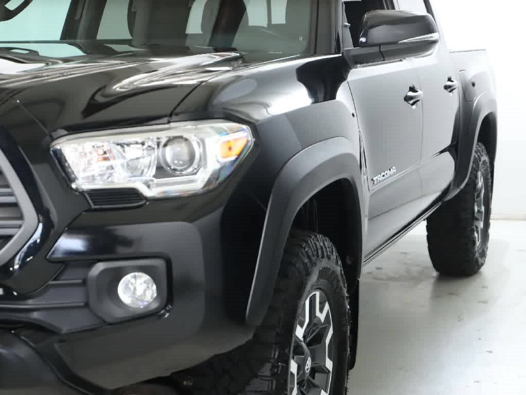 Certified 2020 Toyota Tacoma TRD Off-Road w/ Technology Package AWD/4WD image 4