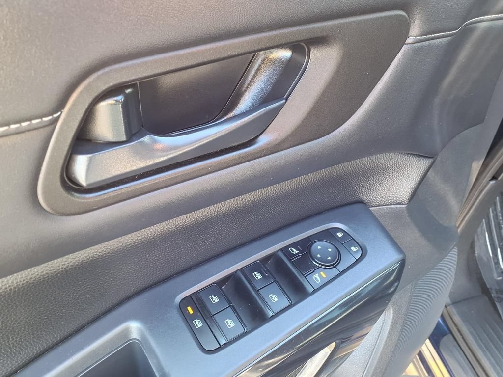 Used 2024 Nissan Pathfinder SV FWD image 19