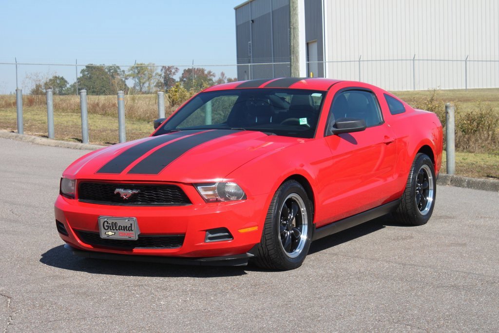 Used 2011 Ford Mustang Premium image 2